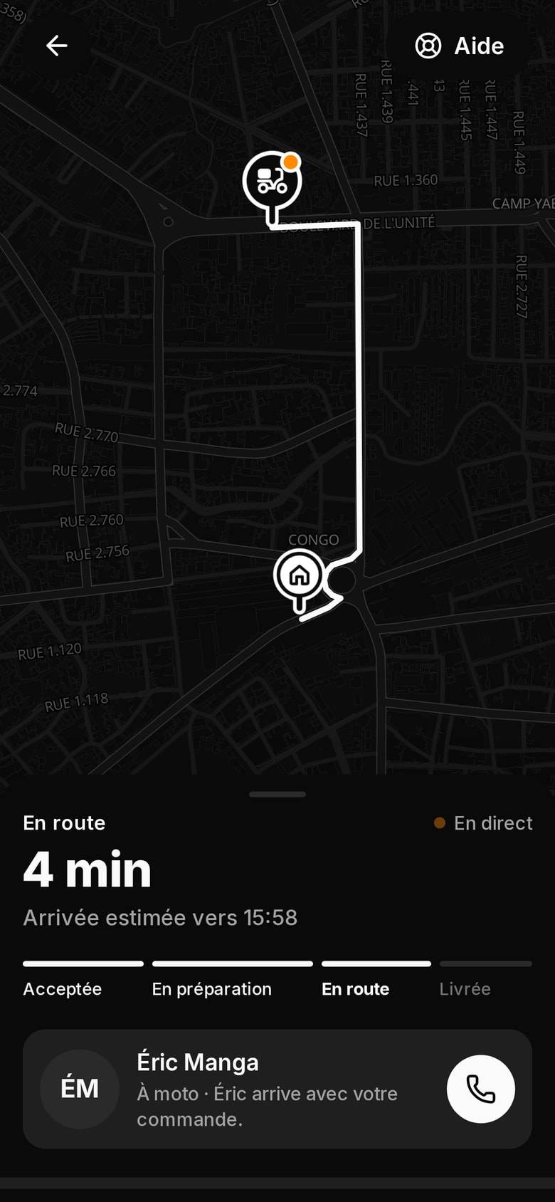 Suivi d’une commande : le livreur sur la carte de Douala, arrivée estimée dans 4 minutes, étapes de la commande et bouton pour appeler le livreur.